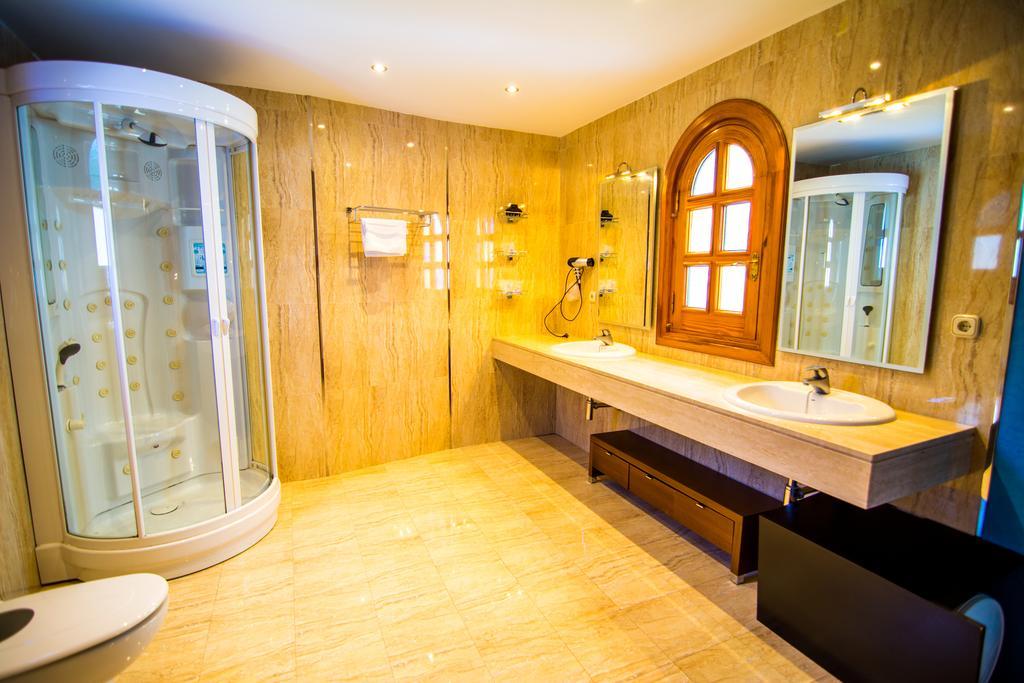 16:9 Los Molinos Suites Almeria Room photo